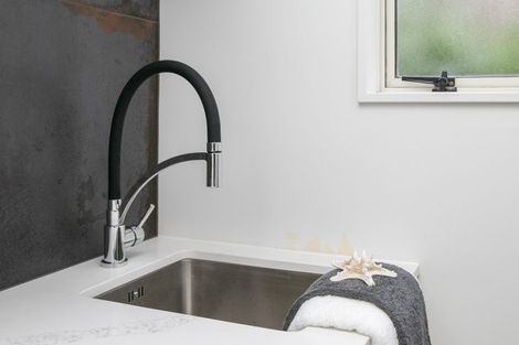 Photo of property in 18 Ian Marwick Place, Birkenhead, Auckland, 0626