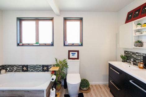 Photo of property in 16 Dunk Place, Milson, Palmerston North, 4414