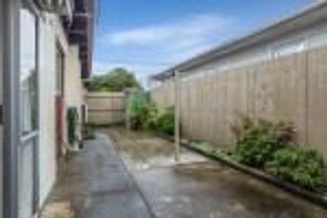 Photo of property in 1/2 Edwards Avenue, Henderson, Auckland, 0610