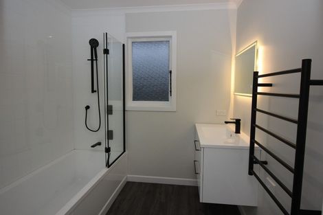 Photo of property in 3 Pukatea Street, Inglewood, 4330