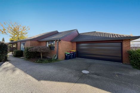Photo of property in 2/53 Mcfaddens Road, St Albans, Christchurch, 8052
