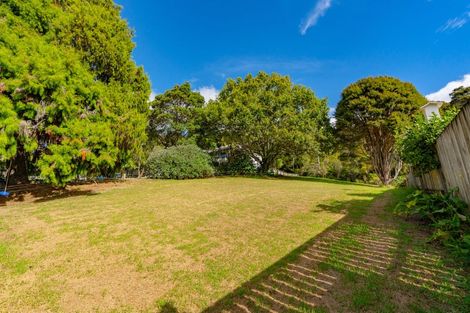 Photo of property in 42 Mountain Road, Henderson Valley, Auckland, 0612