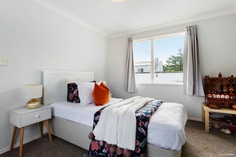 Photo of property in 51 Lauderdale Road, Birkdale, Auckland, 0626