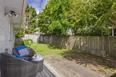 Photo of property in 1/22 Athena Drive, Totara Vale, Auckland, 0629
