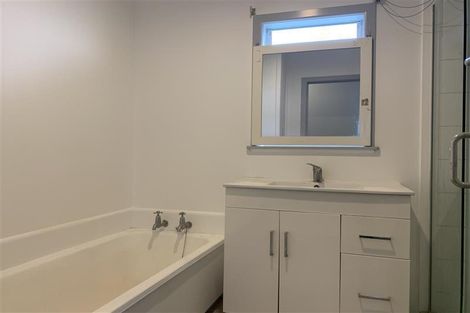 Photo of property in 22 Hobsonville Road, West Harbour, Auckland, 0618