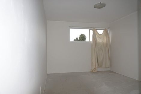 Photo of property in 1/609 Glenfield Road, Totara Vale, Auckland, 0629