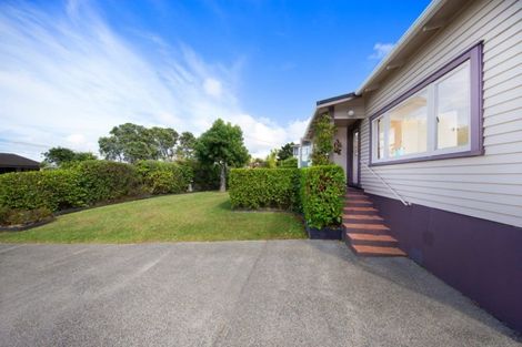Photo of property in 1/8 Orchard Road, Waiake, Auckland, 0630
