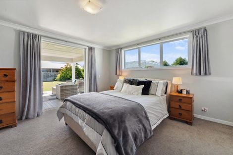 Photo of property in 8 Pukatea Lane, Kinloch, Taupo, 3377