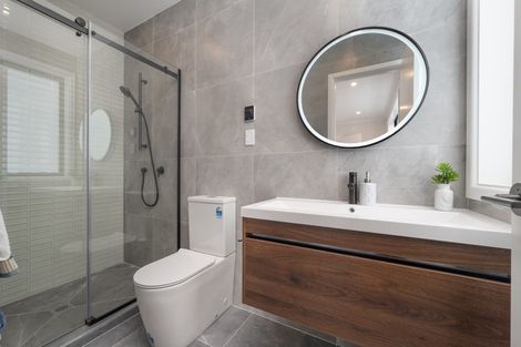 Photo of property in 15a The Parade, Bucklands Beach, Auckland, 2012