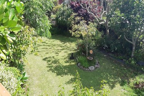 Photo of property in 2/9 Bronzewing Terrace, Unsworth Heights, Auckland, 0632
