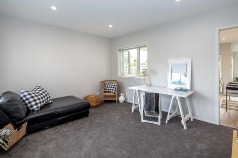 Photo of property in 9 James Kidd Place, Greytown, 5712