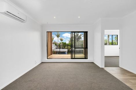 Photo of property in 2/500 Te Atatu Road, Te Atatu Peninsula, Auckland, 0610