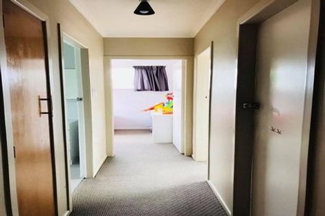 Photo of property in 10 Mirovale Place, Totara Vale, Auckland, 0629