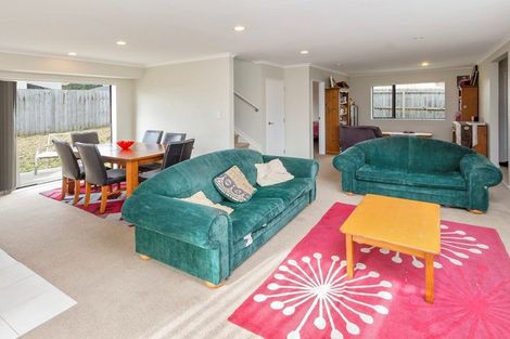 Photo of property in 71 Keri Vista Rise, Papakura, 2110