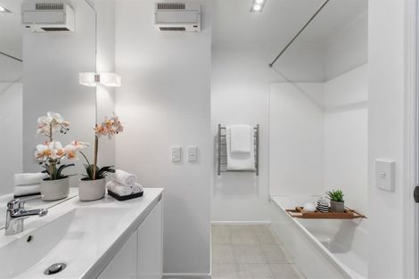 Photo of property in 1a Frieston Road, Milford, Auckland, 0620