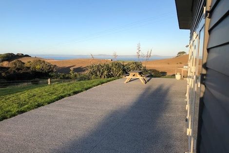 Photo of property in 3143 South Head Road, South Head, Helensville, 0874