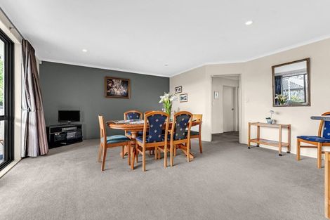Photo of property in 4 Fairford Avenue, Henderson, Auckland, 0612