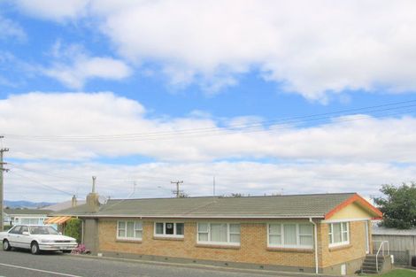 Photo of property in 46 Pitau Road, Mount Maunganui, 3116