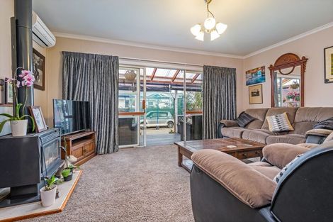 Photo of property in 4 Rosalie Terrace, Kelvin Grove, Palmerston North, 4414