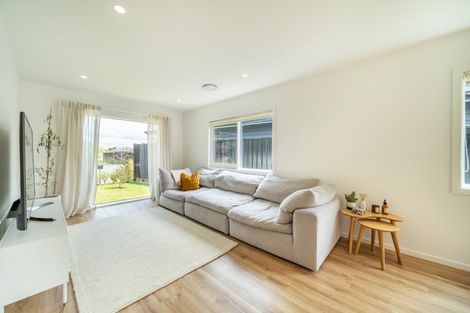 Photo of property in 23 Thornbury Lane, Timberlea, Upper Hutt, 5018