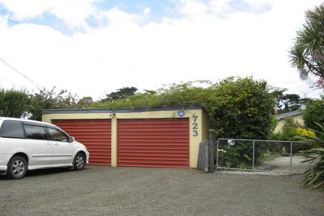 Photo of property in 723 Waitakere Road, Kumeu, 0891