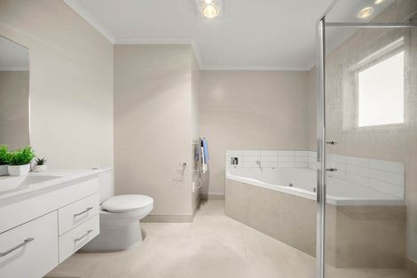 Photo of property in 9 Horizon View Road, Oteha, Auckland, 0632