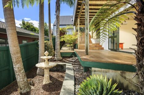 Photo of property in 1/177 Carlisle Road, Northcross, Auckland, 0632