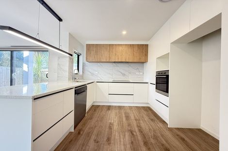 Photo of property in 30d Durham Street, Te Atatu Peninsula, Auckland, 0610