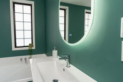 Photo of property in 154a Newlands Road, Newlands, Wellington, 6037