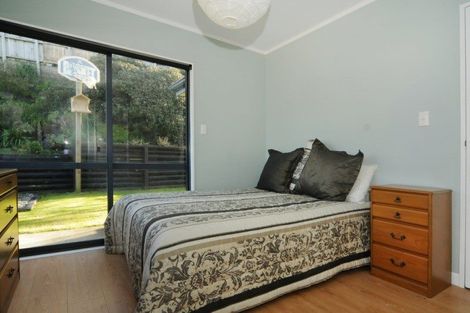 Photo of property in 5b Peter Button Place, Johnsonville, Wellington, 6037