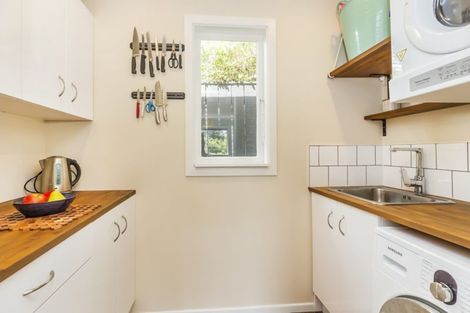 Photo of property in 20 Melbourne Road, Island Bay, Wellington, 6023