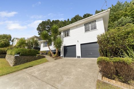 Photo of property in 10 Colonial Grove, Tawa, Wellington, 5028