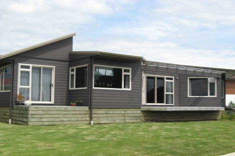 Photo of property in 4 Kiwi Esplanade, Mangere Bridge, Auckland, 2022