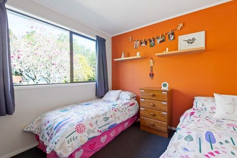 Photo of property in 5 Glucina Place, Glen Eden, Auckland, 0602