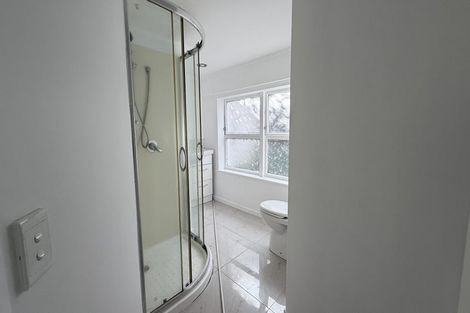 Photo of property in 1/166 East Coast Road, Forrest Hill, Auckland, 0620