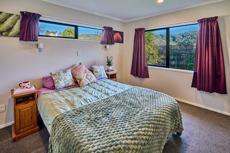 Photo of property in 1a Peel Place, Wainuiomata, Lower Hutt, 5014