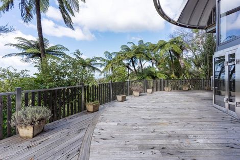 Photo of property in 440 Scenic Drive, Waiatarua, Auckland, 0612