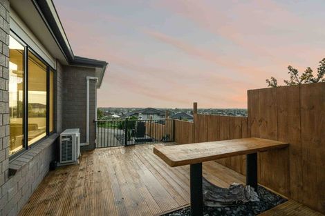 Photo of property in 19 Kereru Rise, Papakura, 2110