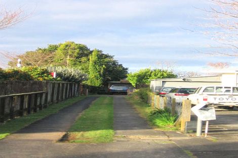 Photo of property in 60 Oakfield Crescent, Pukete, Hamilton, 3200