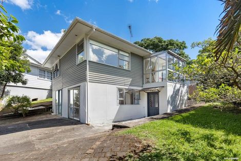 Photo of property in 32 Normanton Street, Glenfield, Auckland, 0629