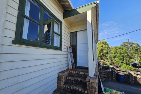 Photo of property in 2a Arahoe Road, New Lynn, Auckland, 0600