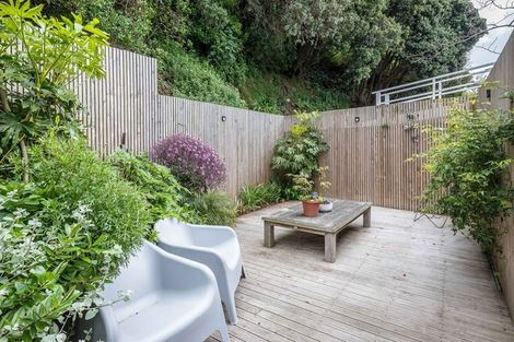 Photo of property in 32 Queens Drive, Kilbirnie, Wellington, 6022