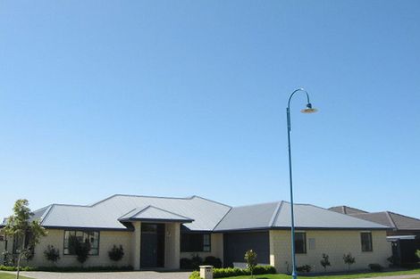 Photo of property in 40 Coolspring Way, Redwood, Christchurch, 8051