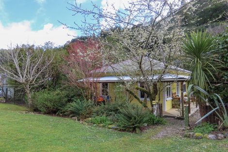 Photo of property in 25 Andersen Street, Blacks Point, Reefton, 7830