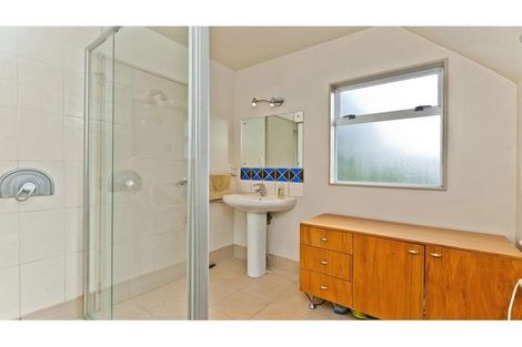 Photo of property in 19a Clairville Crescent, Wai O Taiki Bay, Auckland, 1072