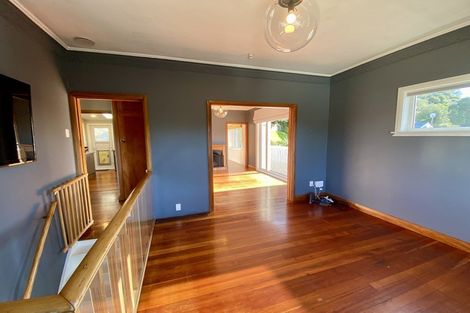Photo of property in 112 Eden Street, Island Bay, Wellington, 6023