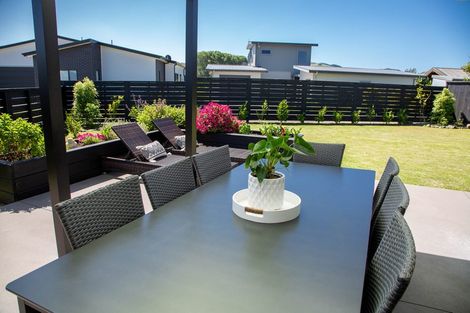 Photo of property in 2 Oscar Place, Whitianga, 3510