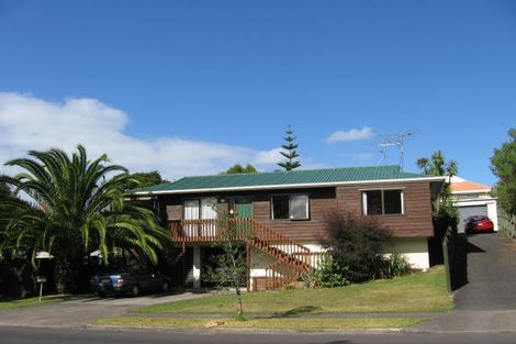 Photo of property in 1/29 Unsworth Drive, Unsworth Heights, Auckland, 0632
