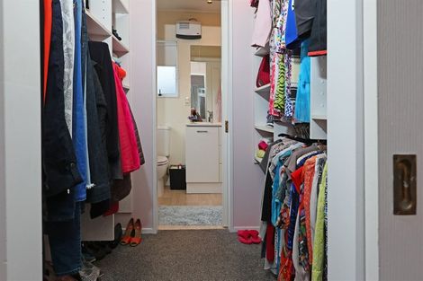 Photo of property in 2/100 Rhinevale Close, Henderson, Auckland, 0612