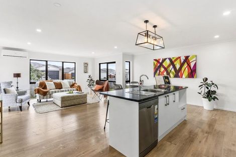 Photo of property in 33 Koroheke Road, Takanini, 2110